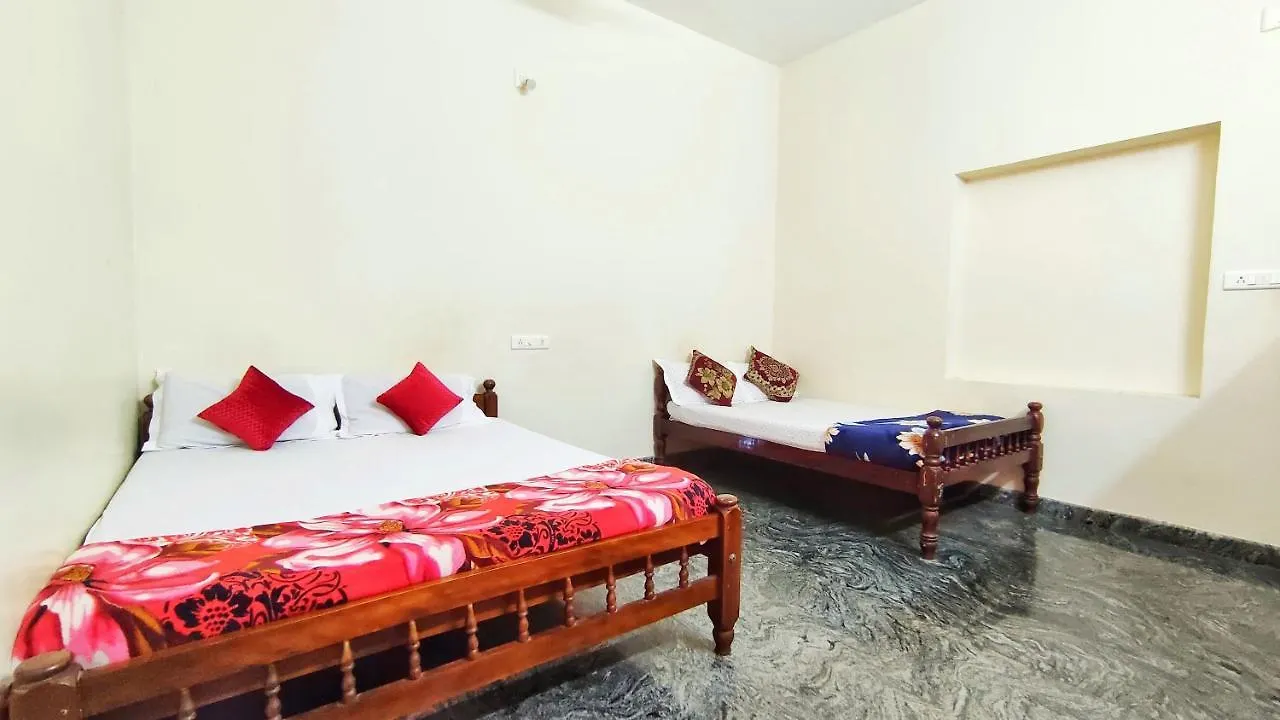 Kurumbalakotta Village Homestay Padinjarathara