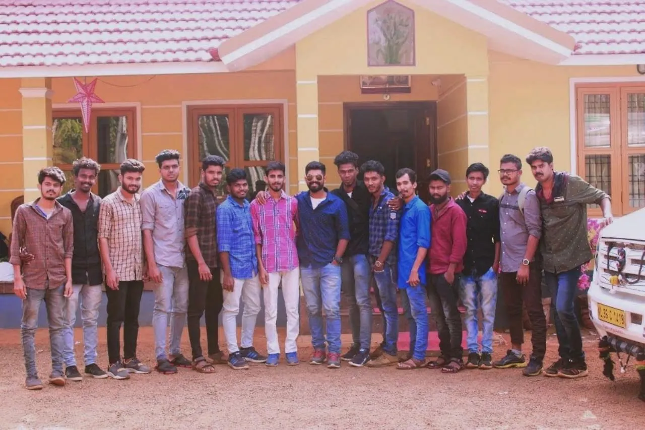 Kurumbalakotta Village Homestay Padinjarathara