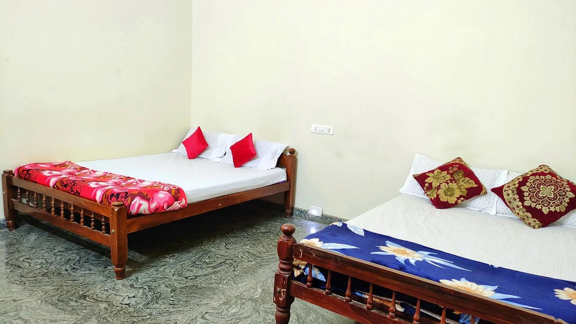 Kurumbalakotta Village Homestay Padinjarathara
